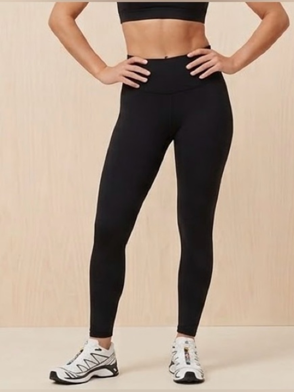 Aritzia Golden Butter Cheeky Hi-Rise Leggings in Black - Size 2